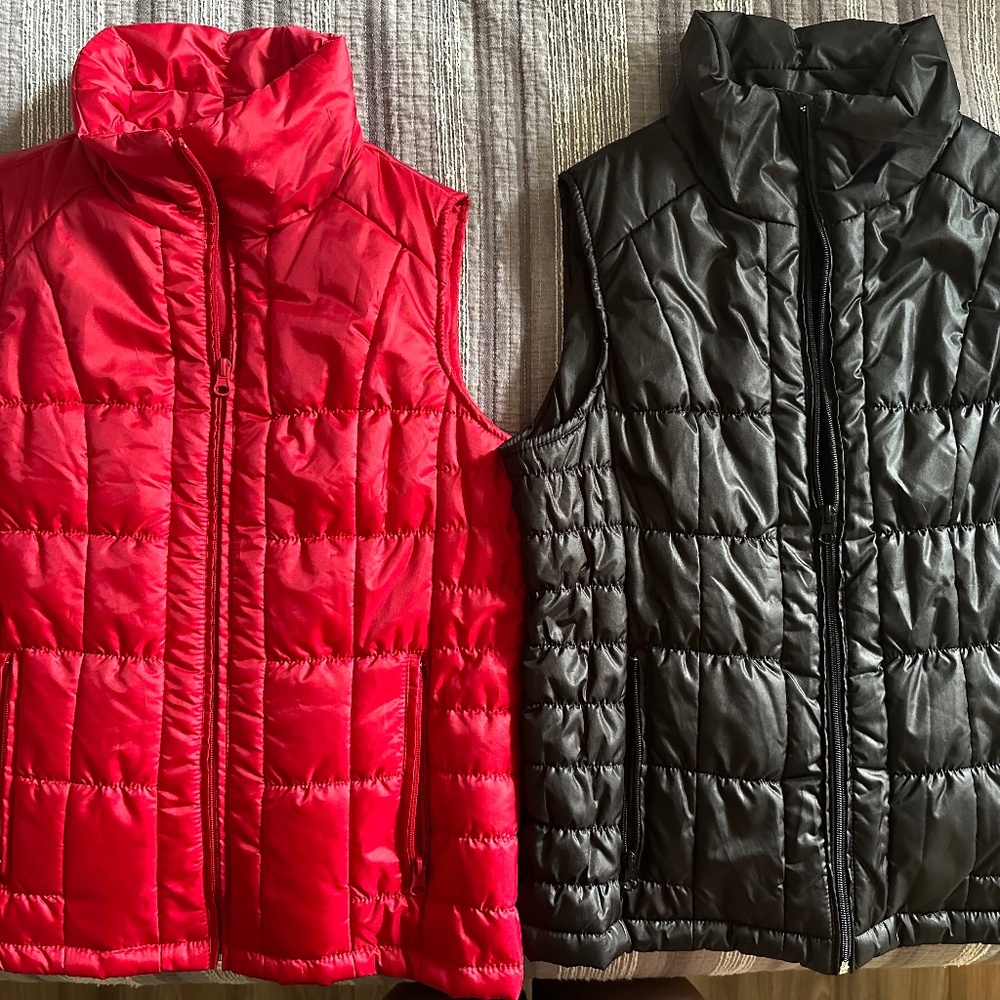 Zip Up sleeveless puffer jacket
